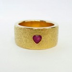 Ruby set in 18 kt. gold. Coeur Rouge ring