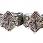 19 kt. white gold set with brilliant cut diamonds. Celtic knot rings